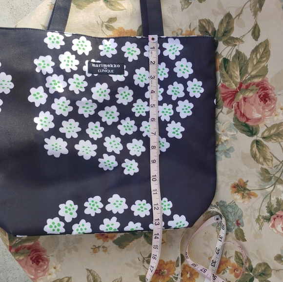 marimekko x Clinique Black and White Floral Tote Bag 16" x 13.5" - Picture 8 of 17